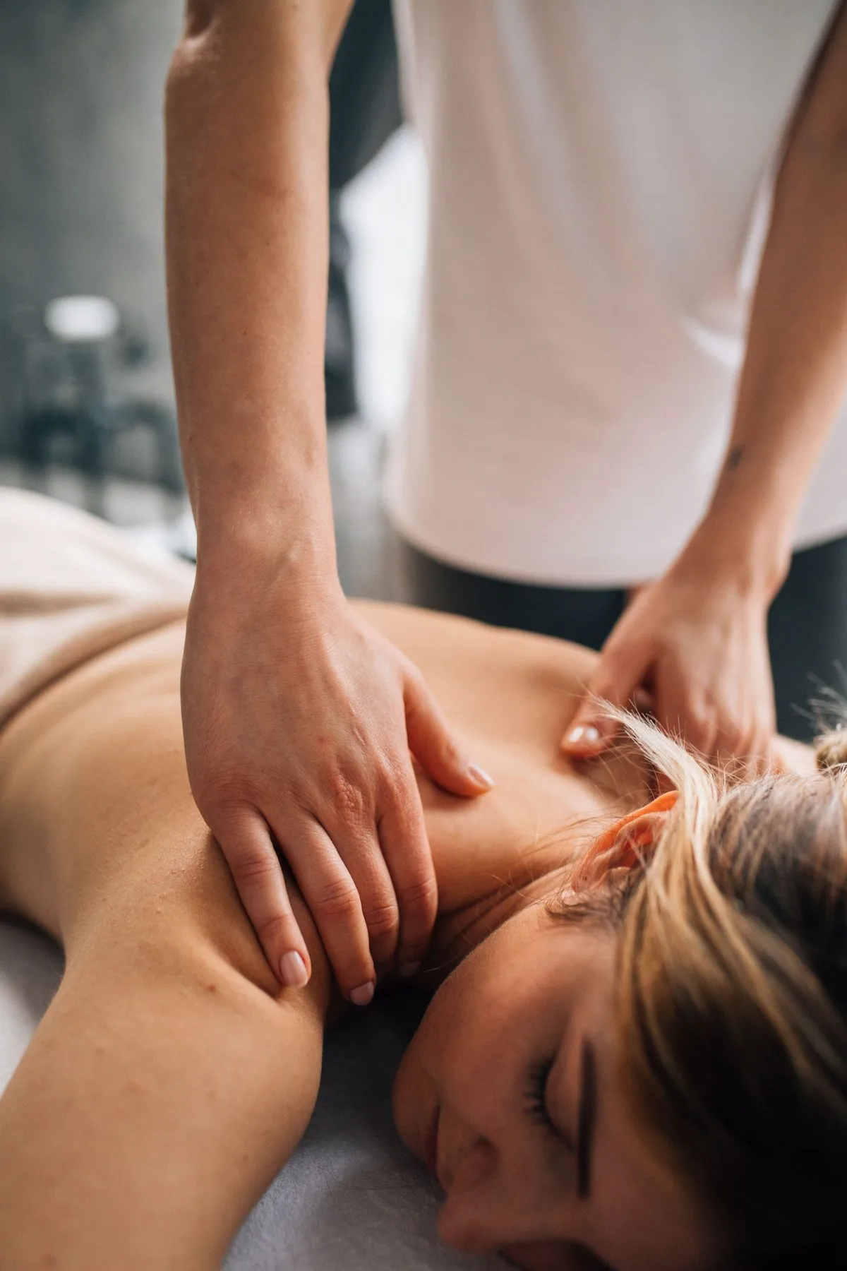 Thai massage stretch therapy for flexibility Gurugram