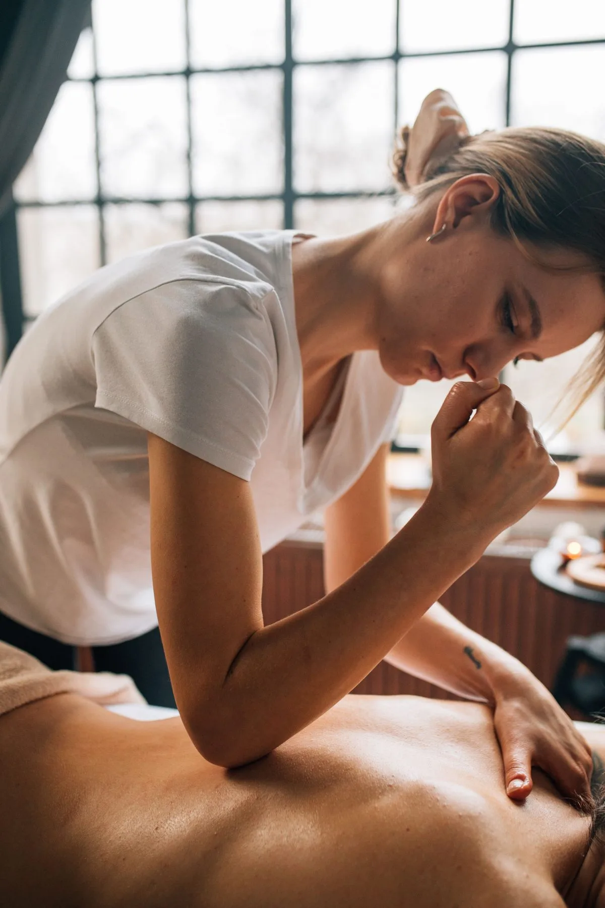 Aromatherapy massage for mental clarity business travellers